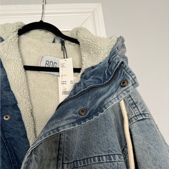 BDG Blue and White Sherpa-Lined Denim Jacket - Picture 7 of 7